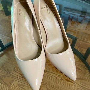 Mix 6 shiny beige pump, size 8.5